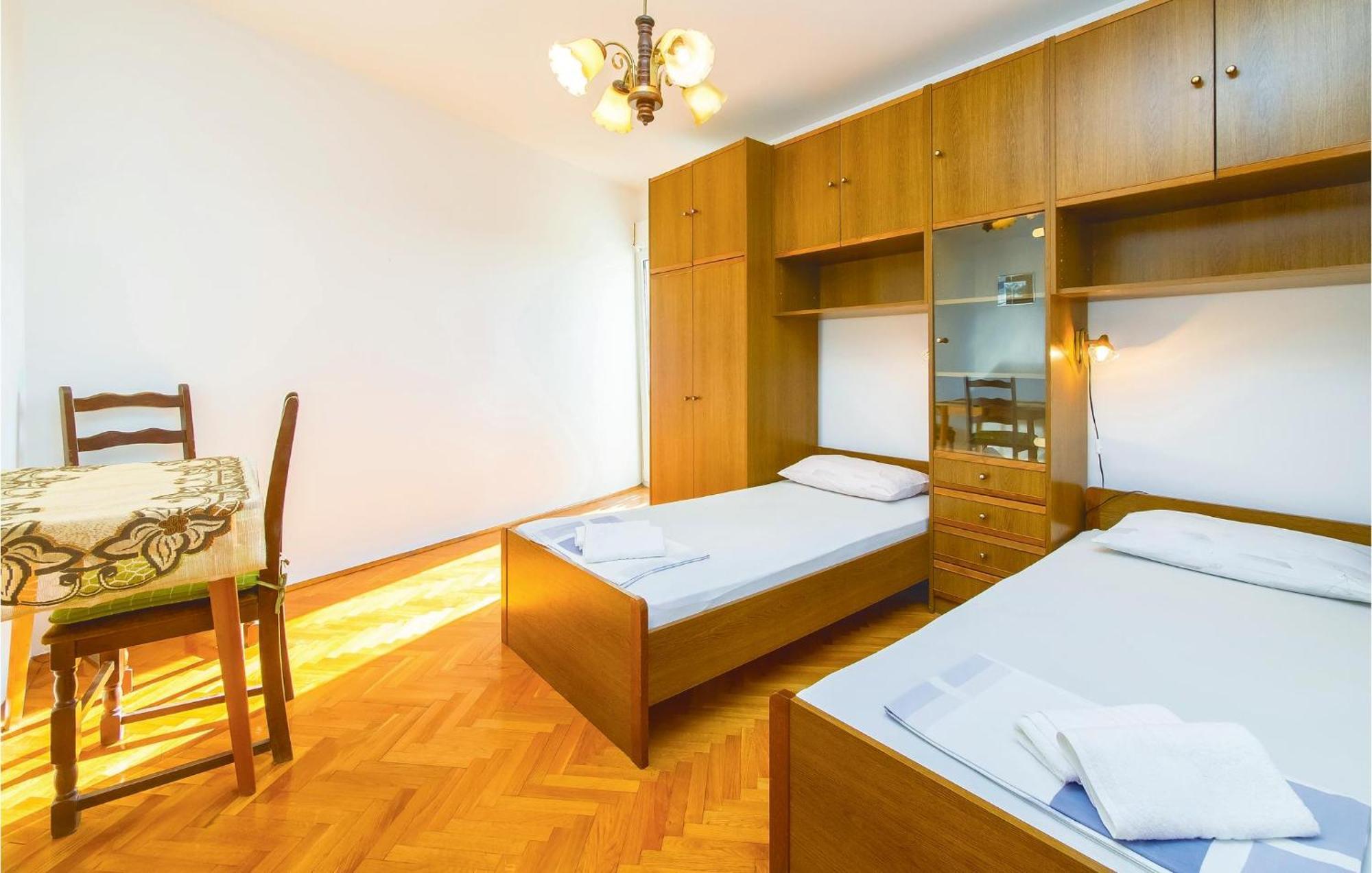 Lovely Apartment In Podstrana With Kitchen Экстерьер фото