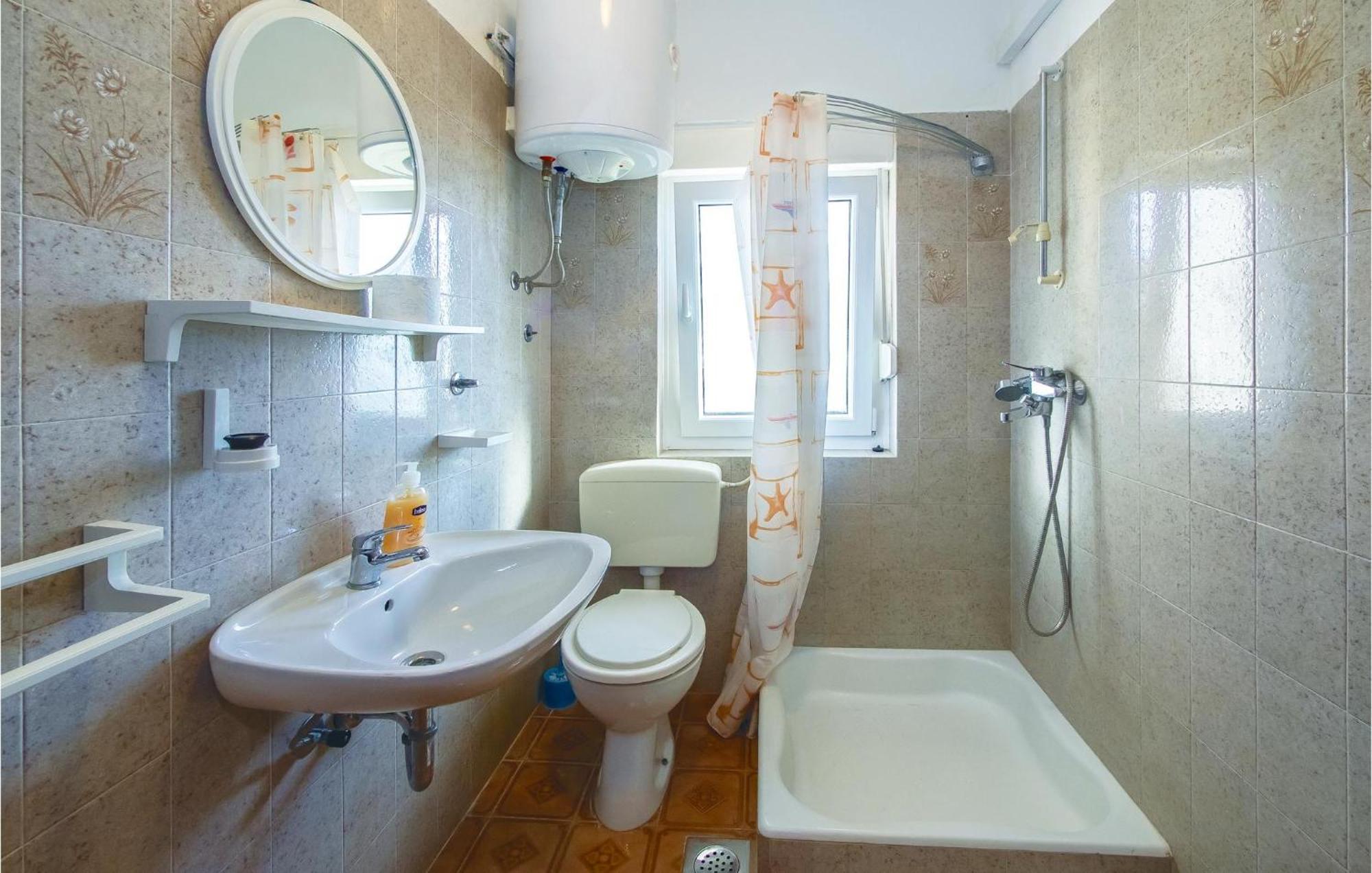 Lovely Apartment In Podstrana With Kitchen Экстерьер фото
